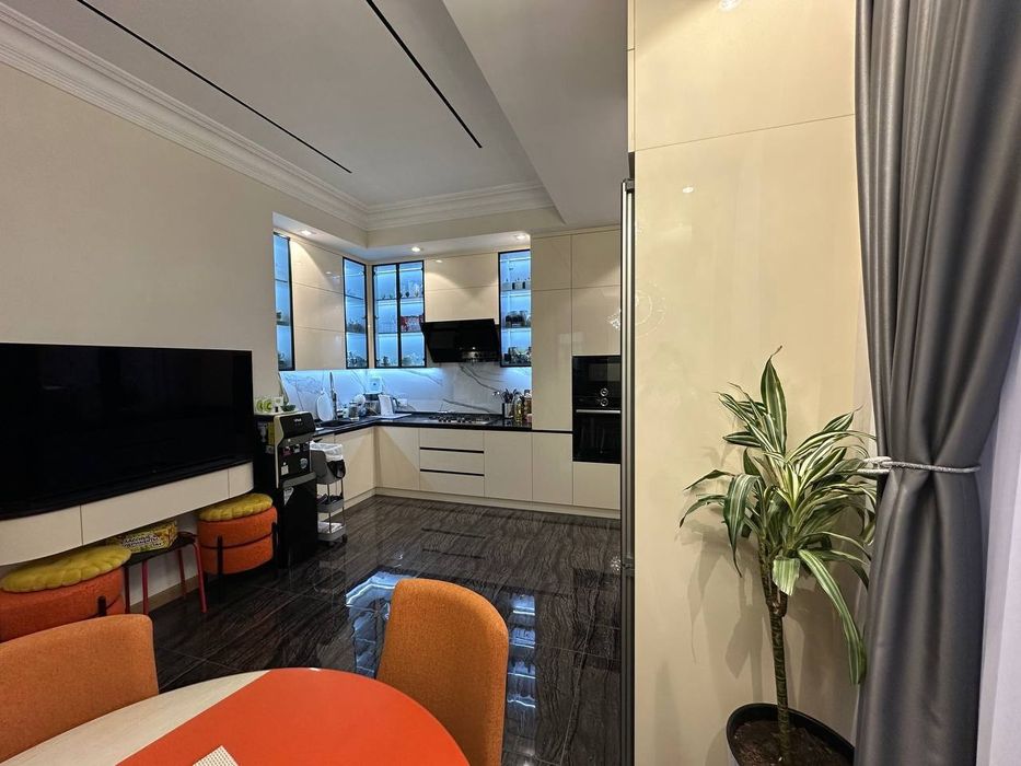 Продается 4х ком квартира в новостройке, ор-р: стадион Старт, 176м²