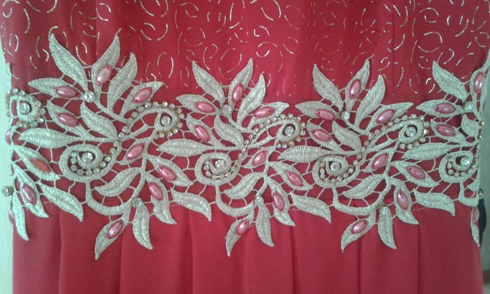 Очень красивое платье красного цвета