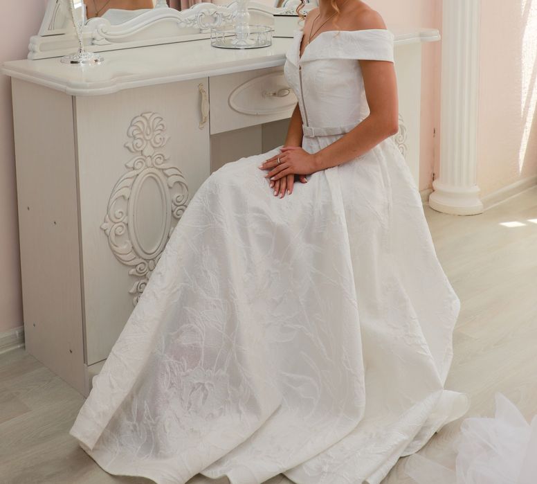 Свадебное платье б/у