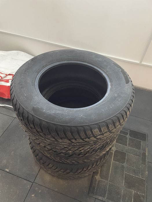 Зимние шины 265/65/17