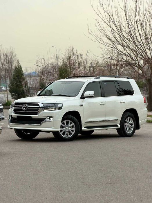 Sotuvda Toyota Land Cruiser 200