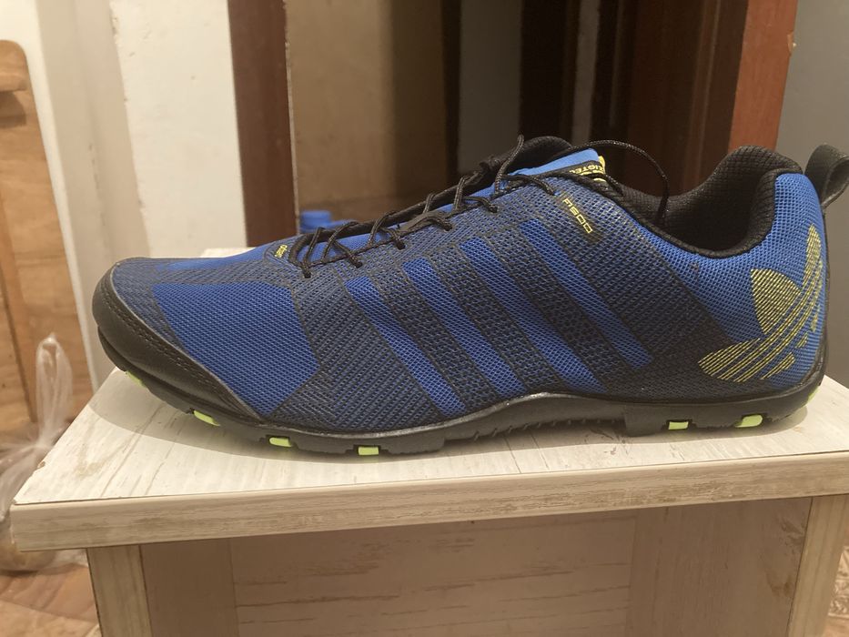 Летний кроссовка