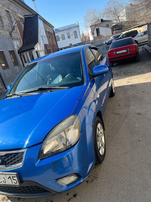 Продам машину Киа Рио 2010 год