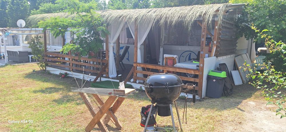 Каравана на първа линия в Арапя