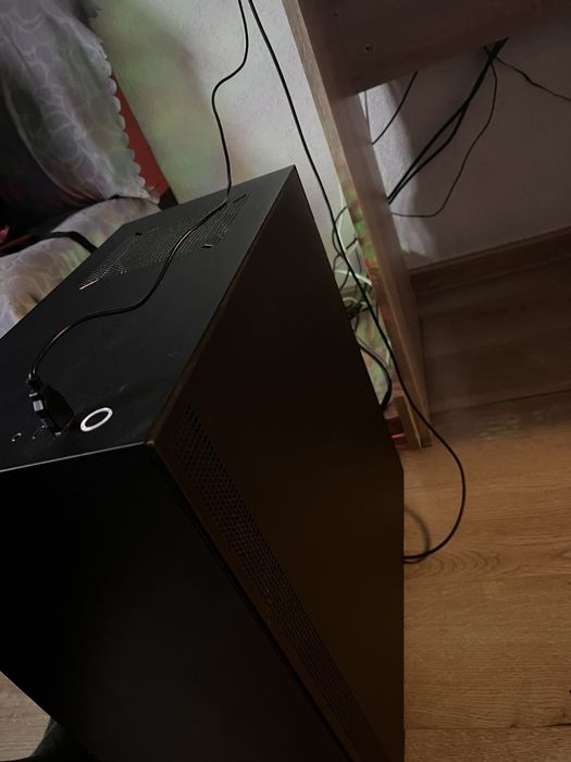 Геймърски компютър + монитор