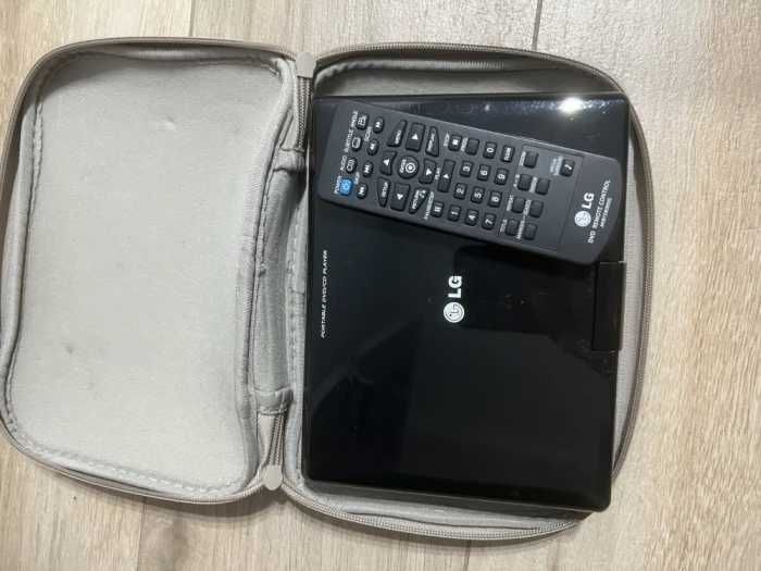 Vând DVD player LG