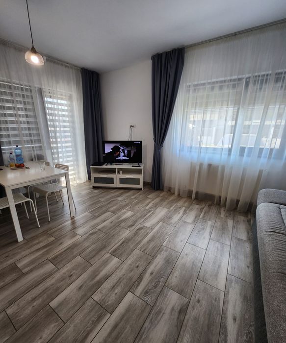 închiriez apartament cu 2 camere până pe 15 iunie