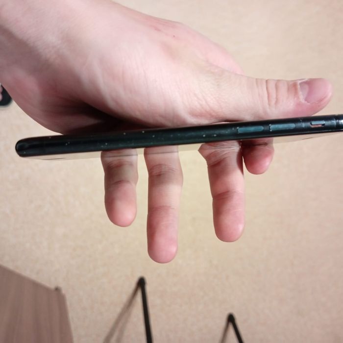 Продам Iphone se 2020