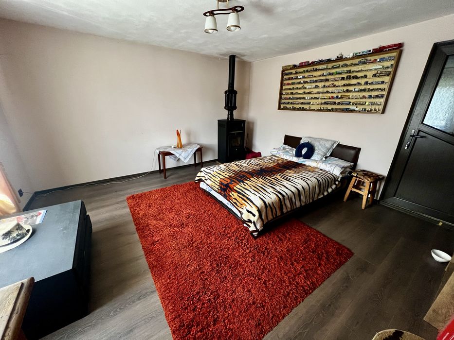 Casa de renovat+teren 1000mp in Arcani(sat Câmpofeni)