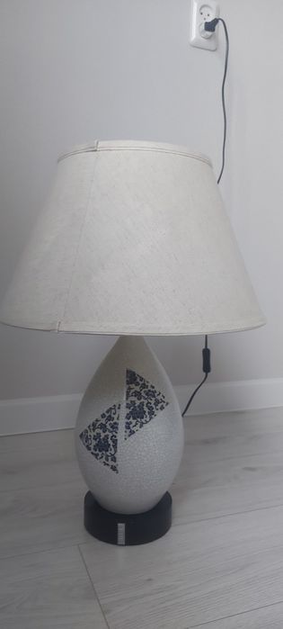 Продам настольную лампу