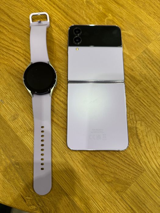 Samsung Galaxy Flip 4 комлект с часовник Samsung Watch 5