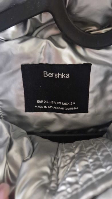 Сребристо сиво лъскаво късо яке Bershka XS размер