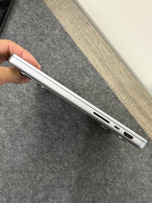 MacBook Pro 14 inch M1 pro 16GB/ 512 GB