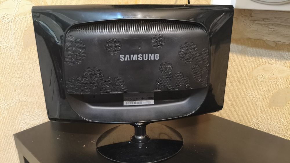 Мониторы FullHD 21.5" VGA