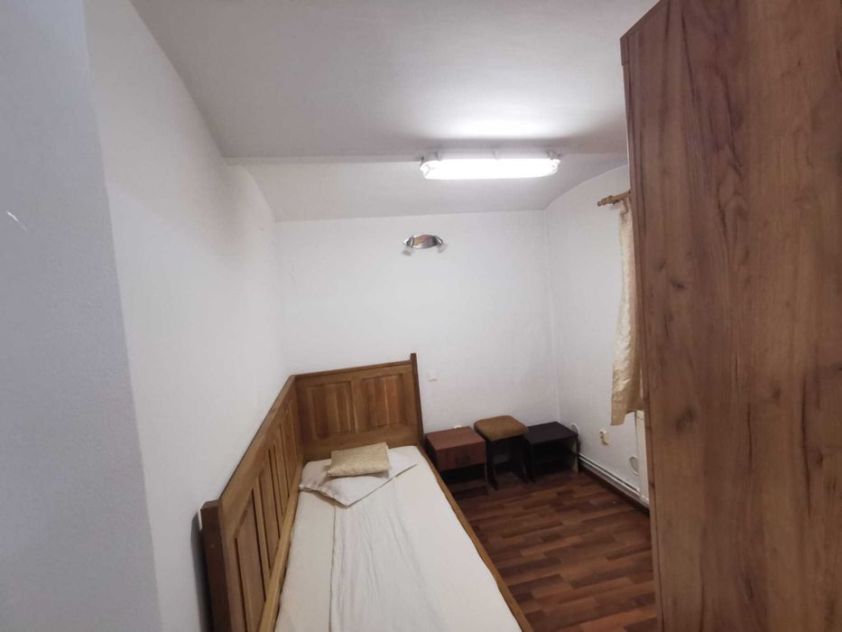 Inchiriez Apartament 3 camere in centrul Brasovului, utilitati incluse