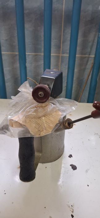 De vanzare trusa scule , pompa de benzina,nicovala de cizmarie