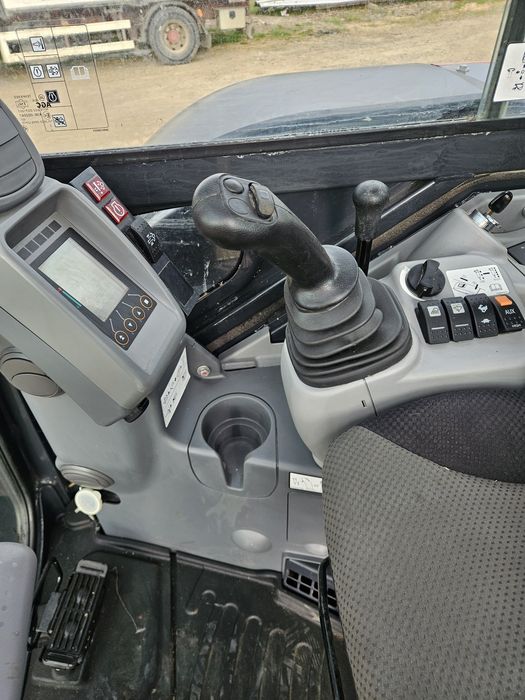 Excavator Hitachi 2022