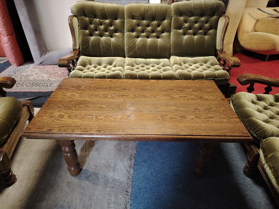 Set canapele cu două fotolii și masă