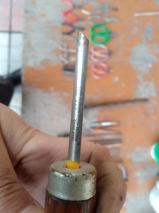 Заргар ( ювелирные инструменты) сотилади.