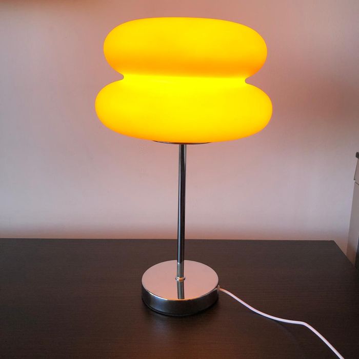 Продам настольную лампу