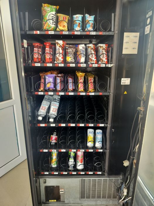 Продаётся вендинговый аппарат (снэковый)