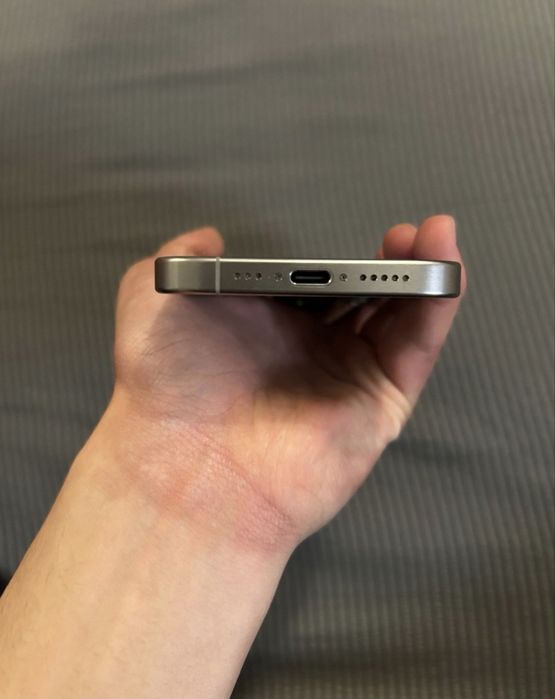 Продам айфон 15 про срочно