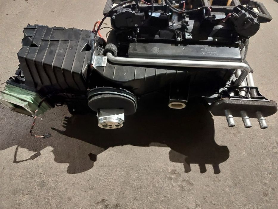 Carcasa aeroterma bord BMW F10 F11 Cod 9202574