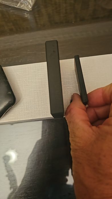 Ofer spre vanzare piatra de verificat aurul mare sau mica si suport .