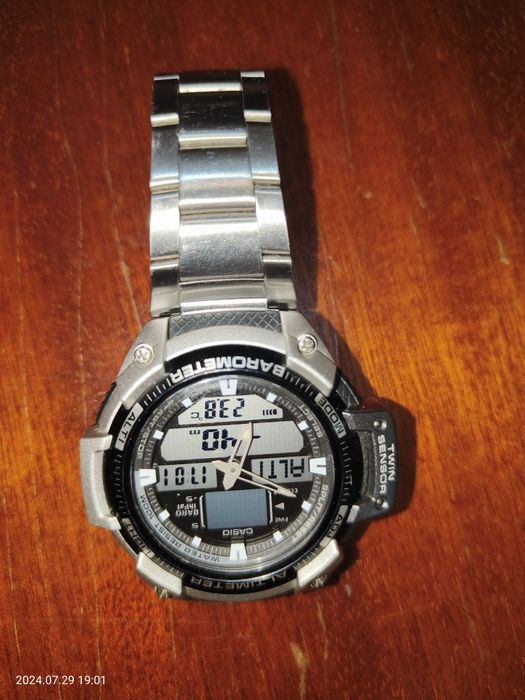 Vând Casio iluminator SGW-400H