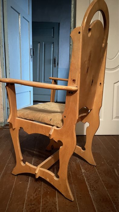 стул деревянный