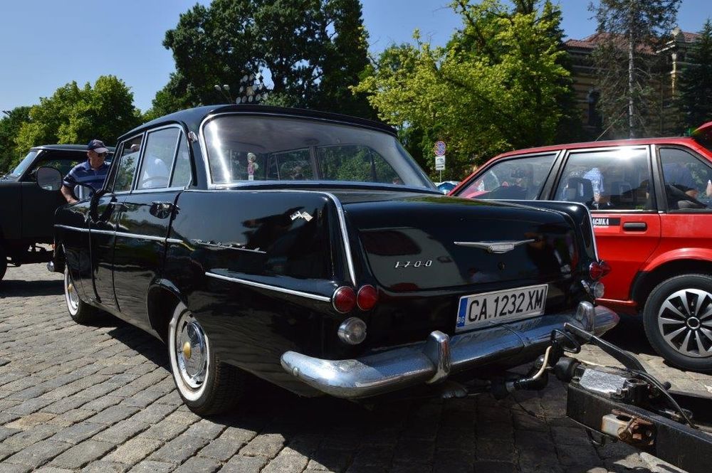 Ретро автомобил под наем!Балове свадби!  Студио за снимки и клипове!