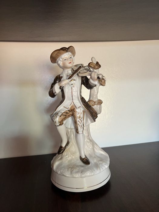 Музикална порцеланова фигура