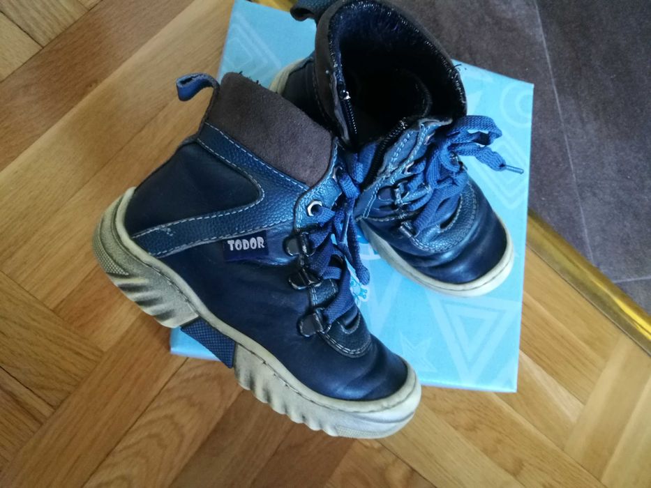 Продавам 3 чифта детски зимни обувки, естествена кожа, номер 26,30, 31