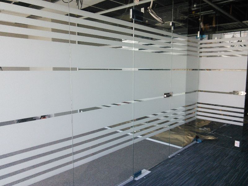 Матирование плёнкой офисных перегородок