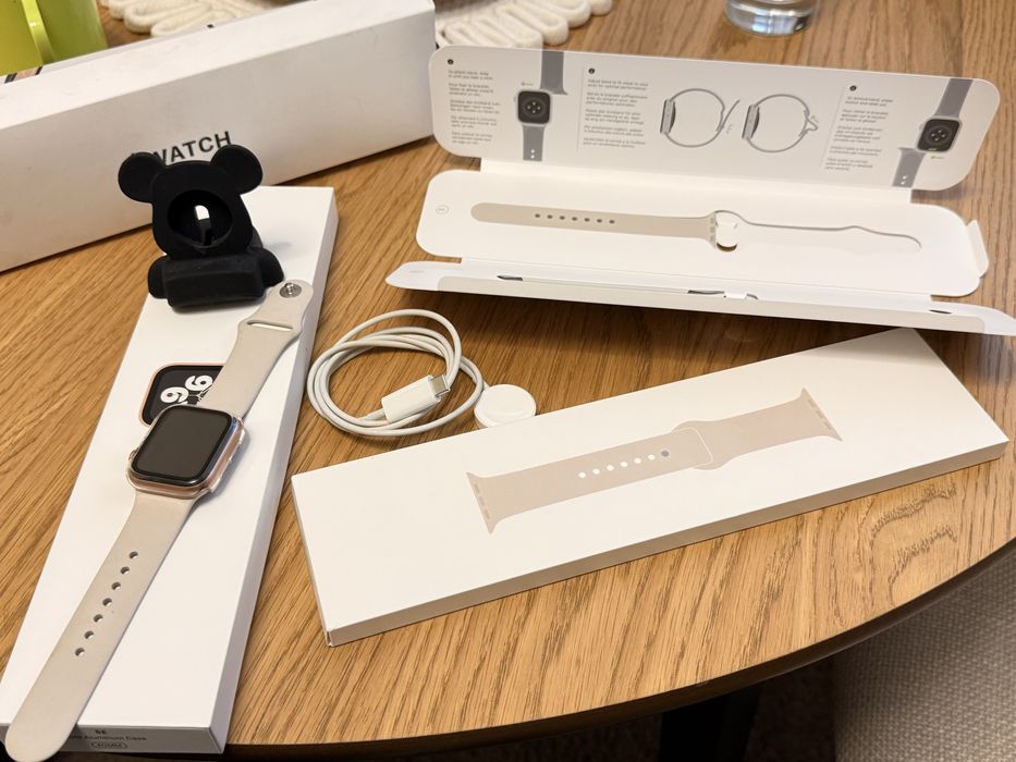 Apple Watch SE 2 (2nd Gen) 40mm Starlight – Като нов!