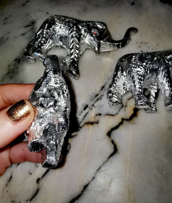 Антикварни декоративни фигурки на слонове изработени от герм. сребро