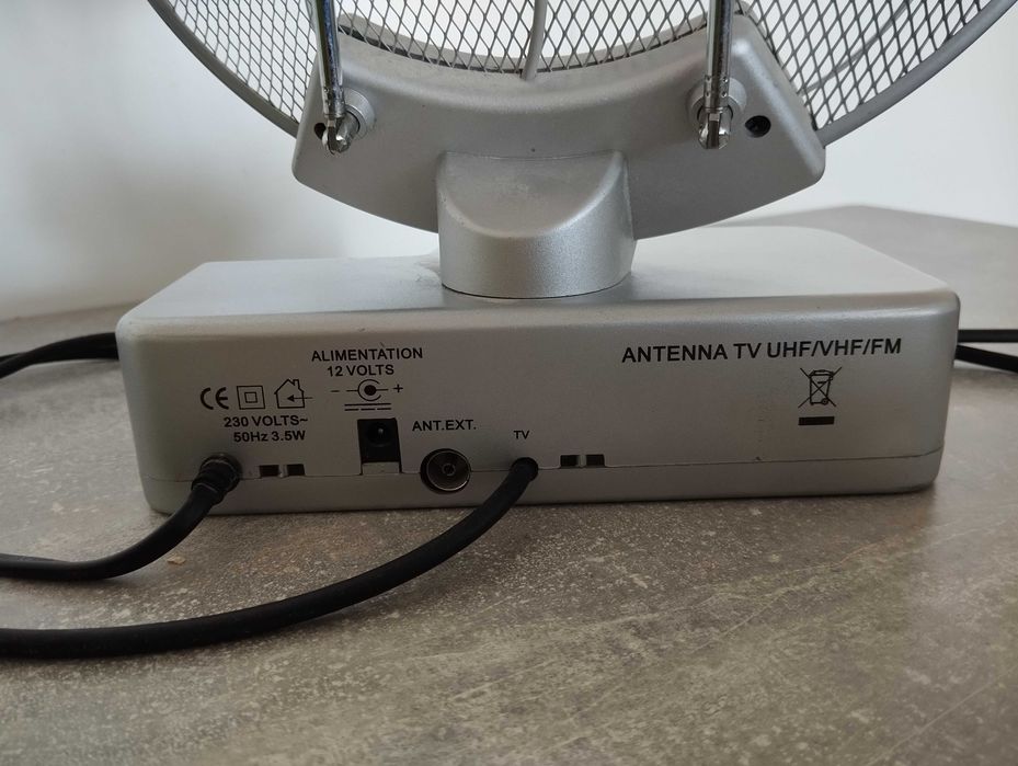 Телевизионна и радио антена с усилвател