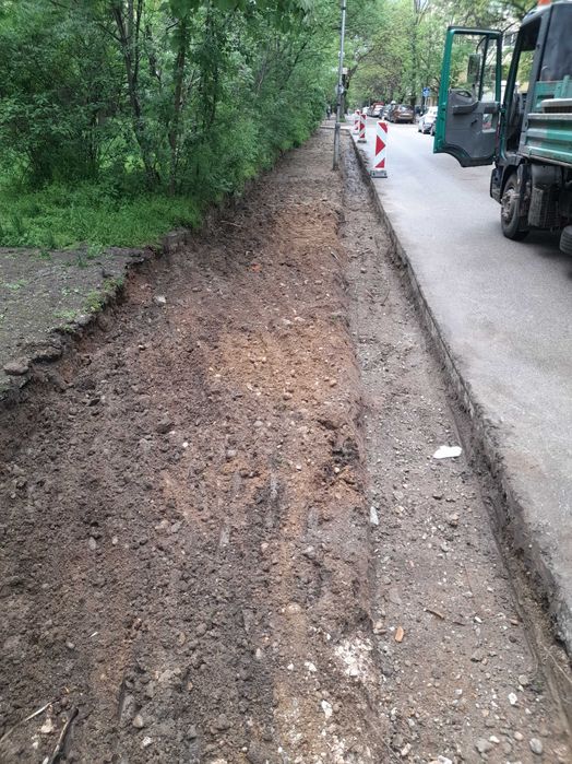 Услуги с Мини Багер 2t и Камион - София, Перник и региона