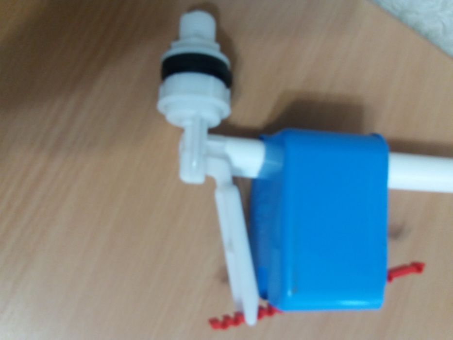 Комплектующие для бачка.