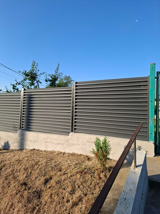 Garduri din panou stil jaluzele, sipca metalica, tabla, plasa si BCA