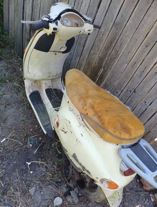 Scuter piaggio vespa pentru piese aștept oferte
