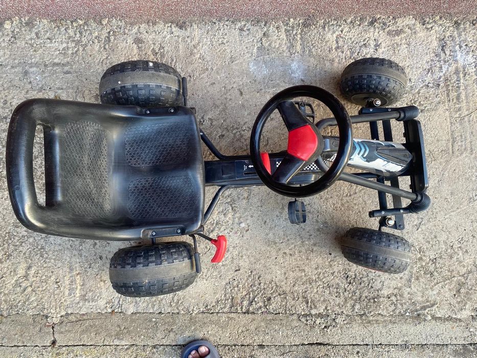 Kart cu pedale pentru copii