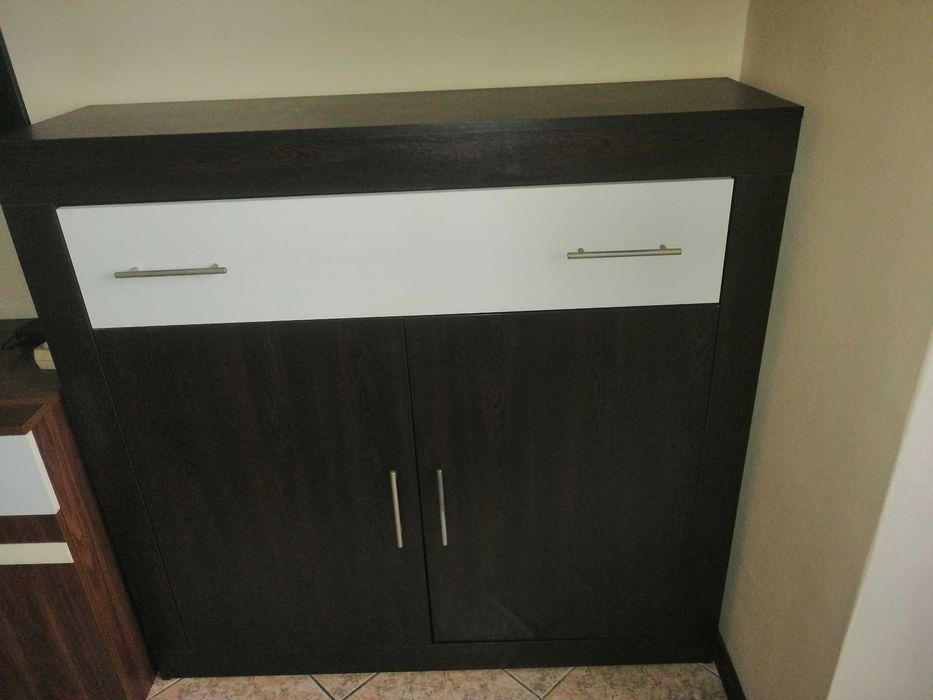 Продавам два ретро стола, два шкафа с чекмеджета