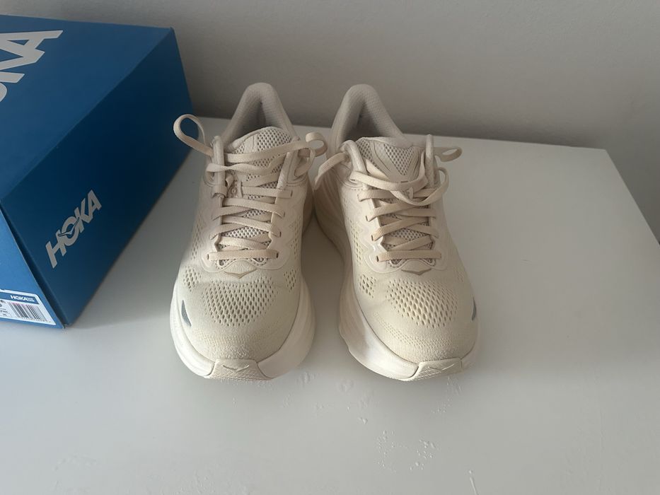 Hoka model : bondi
