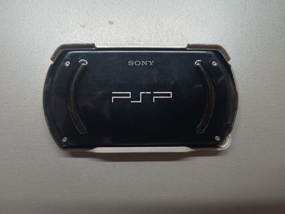 PSP Go N-1004 Преносима конзола