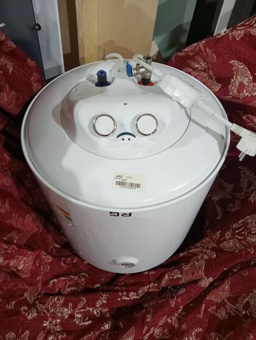 Продам водонагреватель 50л