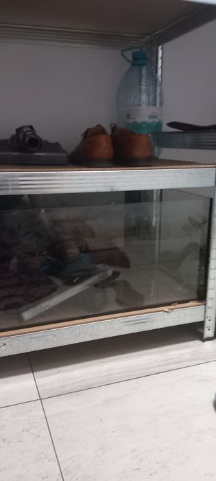 Vând acvariu a fost folosit 3 luni pacet tot