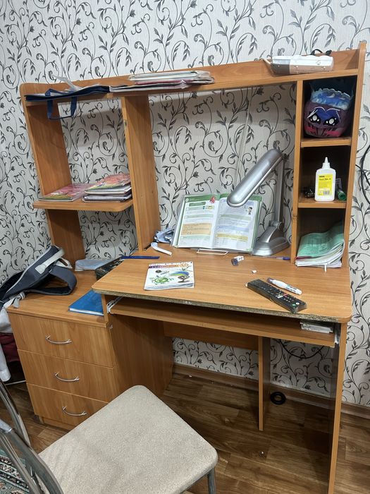 Компьютерный стол стол ученика полка под плейстэйшн или под телевизор