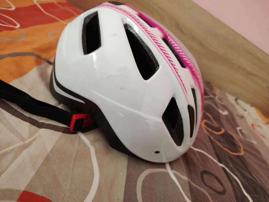 Чисто нова предпазна каска