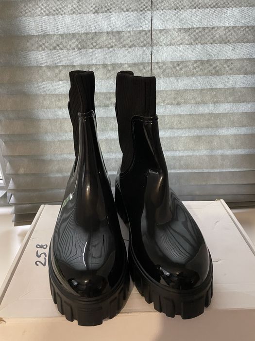 новые сапоги резиновые